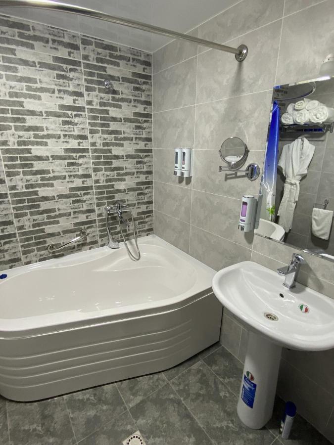 Vatan Plaza Hotell Tasjkent Eksteriør bilde